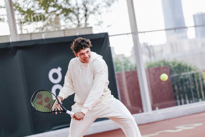 也彰显了中 也彰显了中